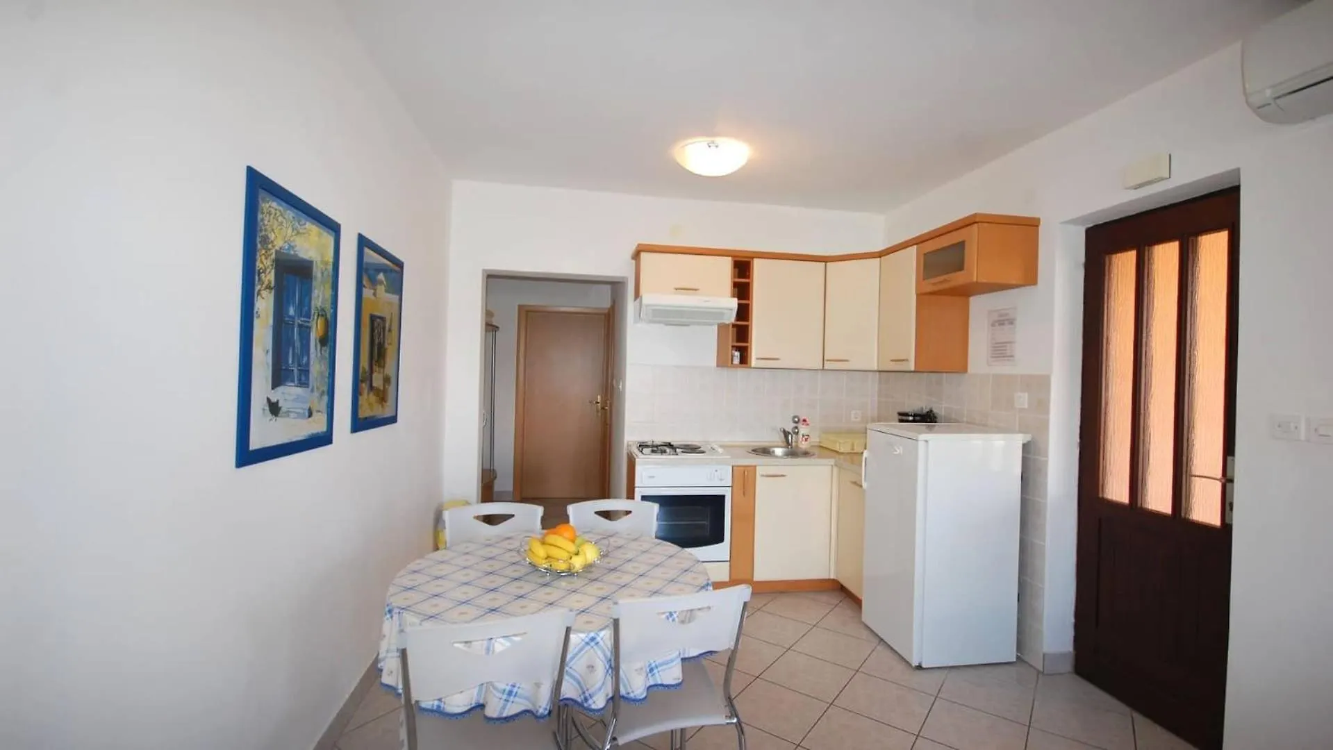 Apartments With A Parking Space Njivice, Krk - 21860  Njivice
