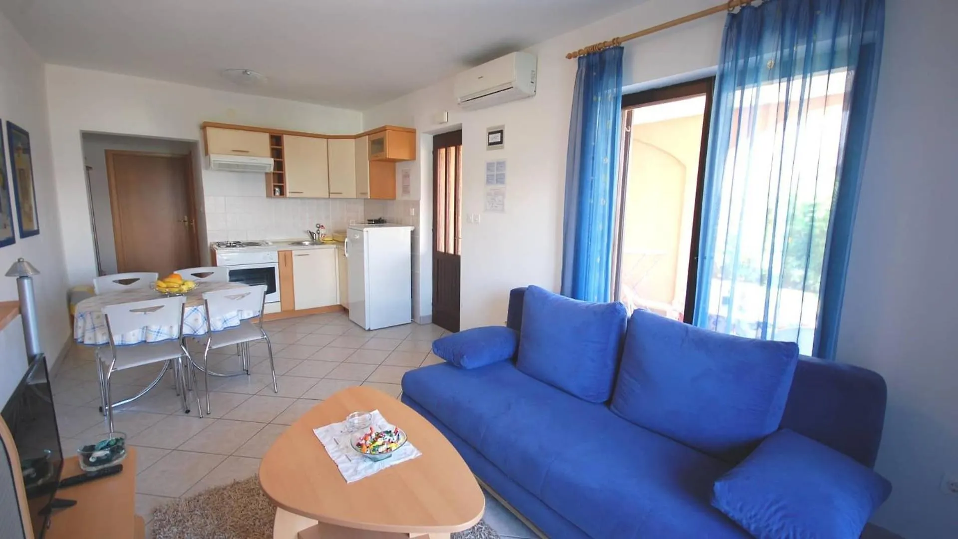 Apartments With A Parking Space Njivice, Krk - 21860 0*, Njivice Croatia