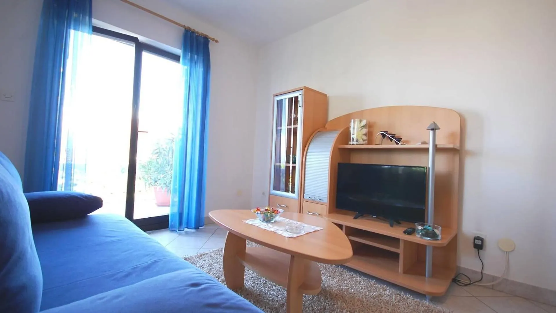 Apartments With A Parking Space Njivice, Krk - 21860 Croatia